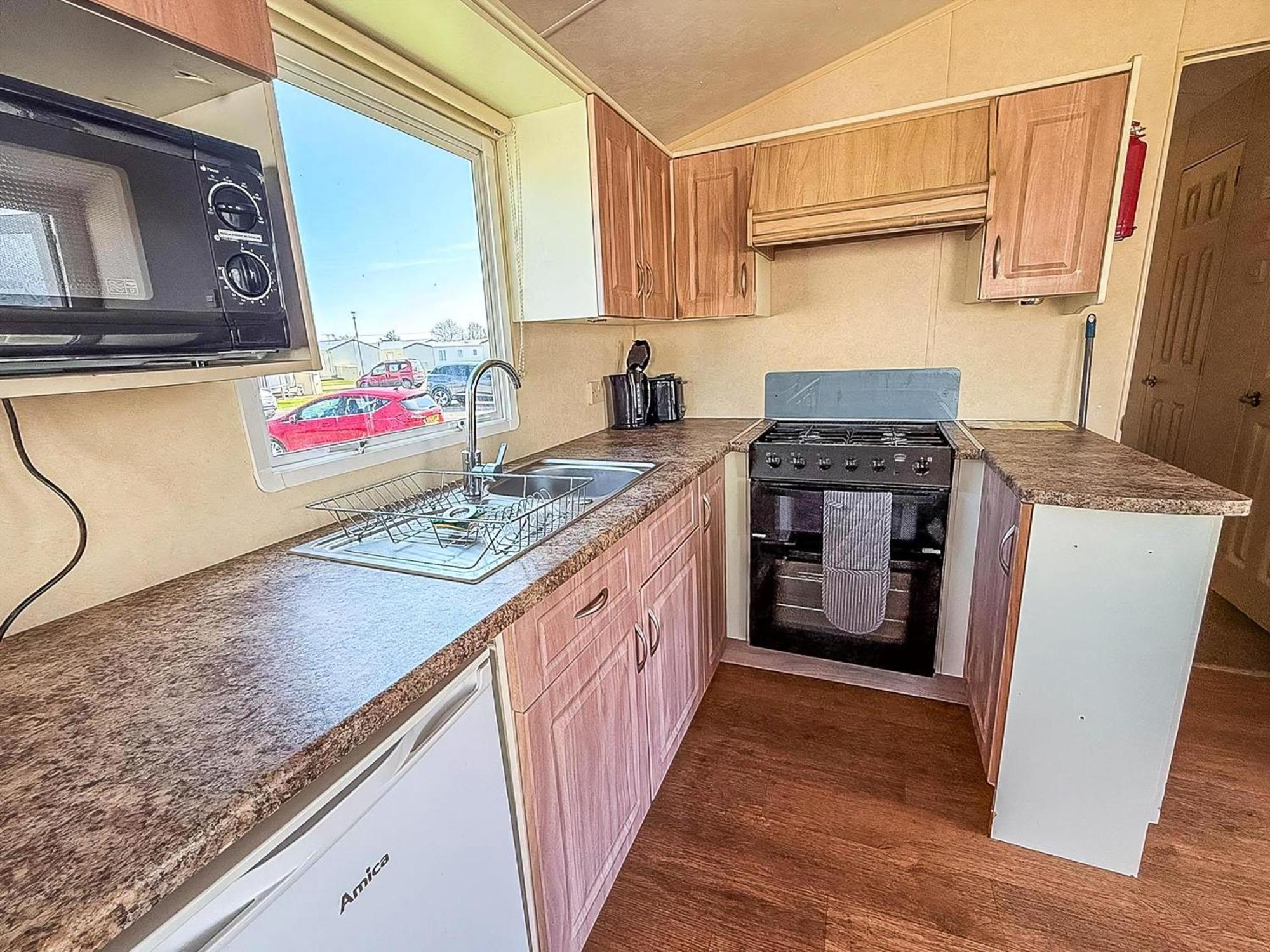 Superb Caravan At Seawick Holiday Park, Sleeps 8 Ref 27202Sw แคลกตัน-ออน-ซี ภายนอก รูปภาพ
