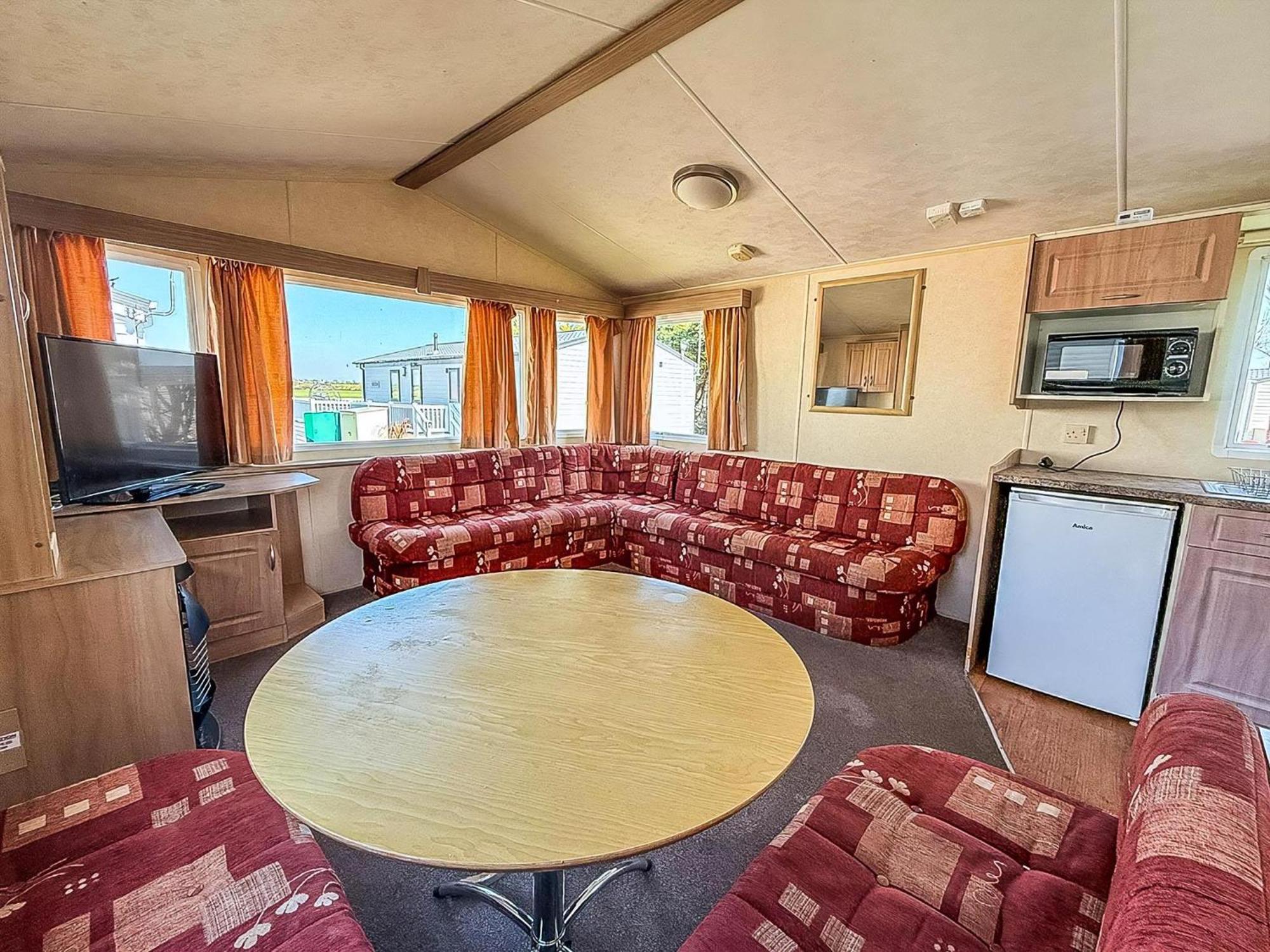 Superb Caravan At Seawick Holiday Park, Sleeps 8 Ref 27202Sw แคลกตัน-ออน-ซี ภายนอก รูปภาพ