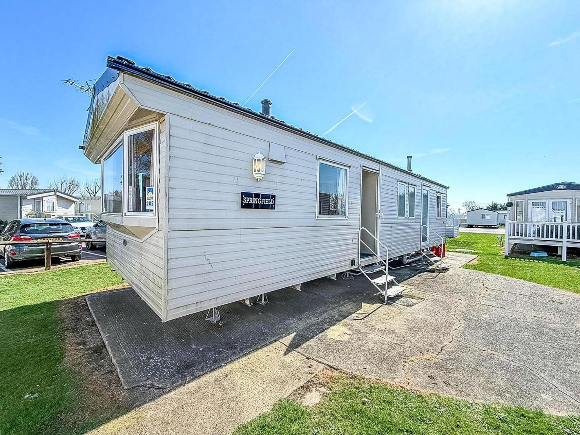 Superb Caravan At Seawick Holiday Park, Sleeps 8 Ref 27202Sw แคลกตัน-ออน-ซี ภายนอก รูปภาพ