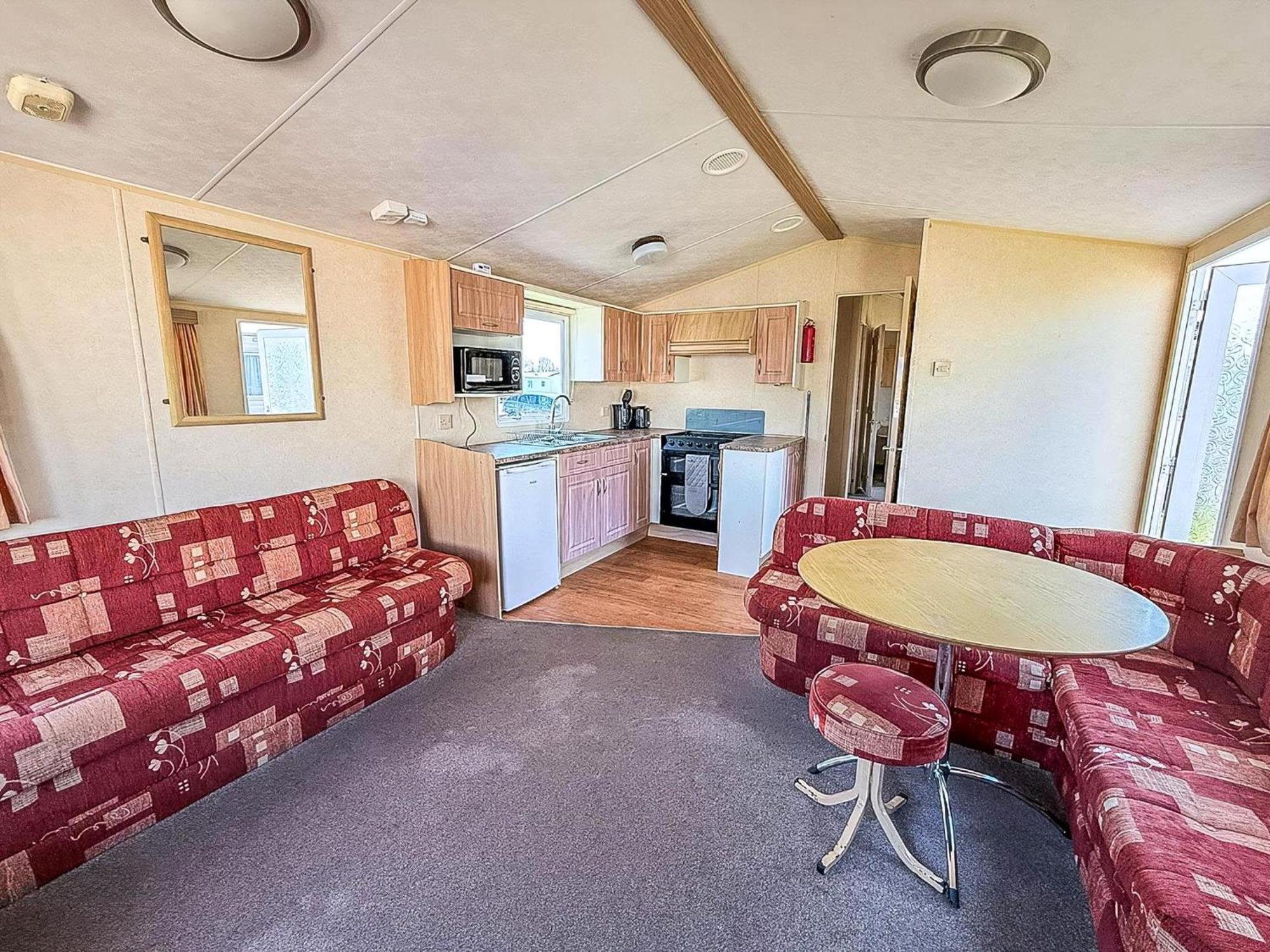 Superb Caravan At Seawick Holiday Park, Sleeps 8 Ref 27202Sw แคลกตัน-ออน-ซี ภายนอก รูปภาพ
