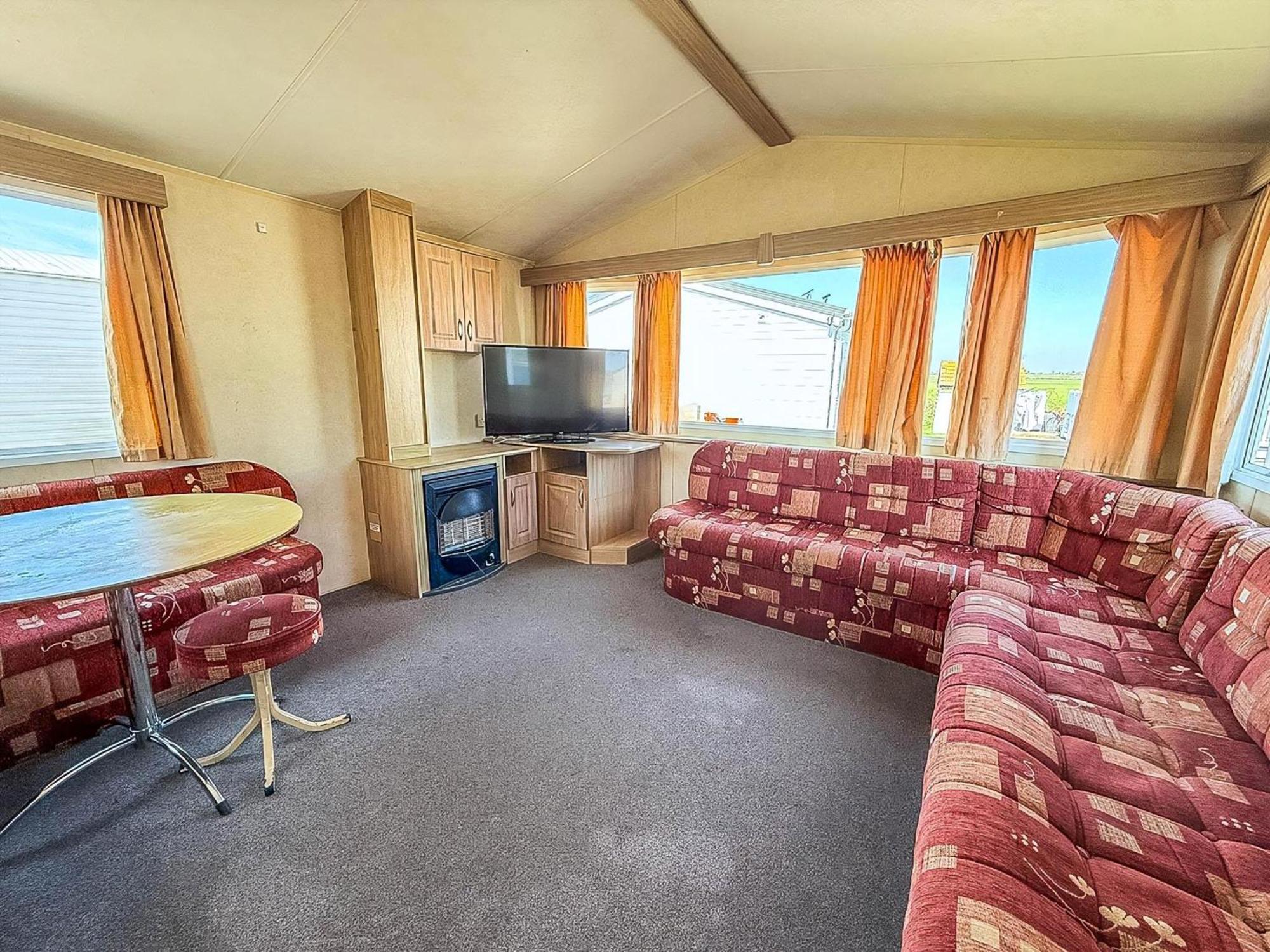 Superb Caravan At Seawick Holiday Park, Sleeps 8 Ref 27202Sw แคลกตัน-ออน-ซี ภายนอก รูปภาพ
